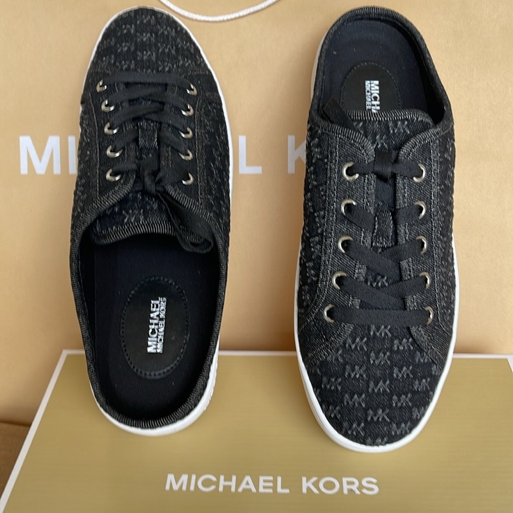 Michael Kors POPPY SLIDE SNEAKER MK DEBOSSED WASHED DENIM
49T4POFP3D Platforms - Picture 13 of 16